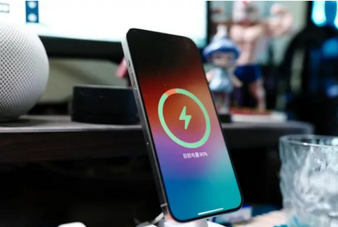 常州苹果15换屏服务分享用什么充电器给iPhone15充电更好 